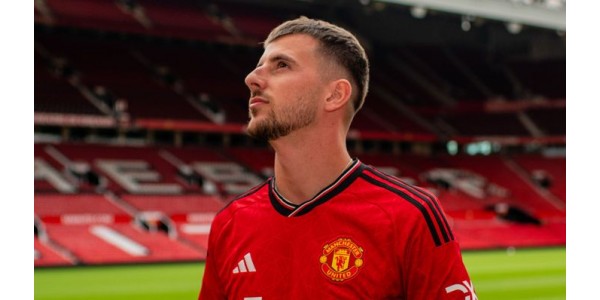 Mason Mount porte le maillot n ° 7 de Manchester United pour annoncer son déménagement Mason Mount porte le maillot n ° 7 de Manchester United pour annoncer son déménagement